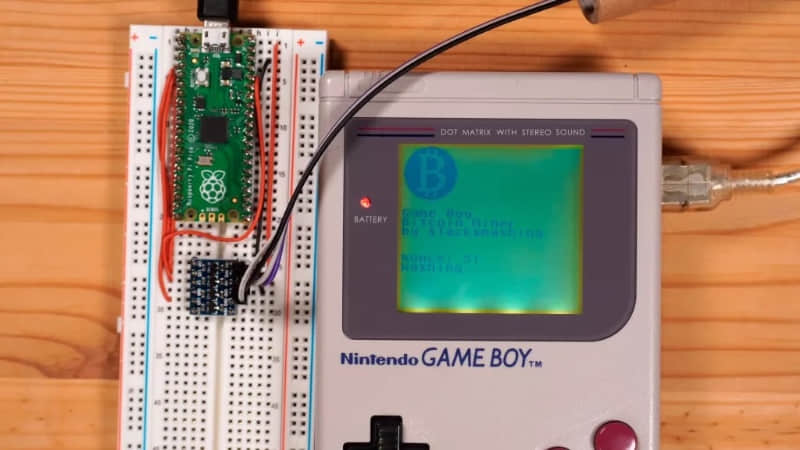 硬核观察 | 有黑客用 Game Boy 掌机挖比特币，预计需要数百万年